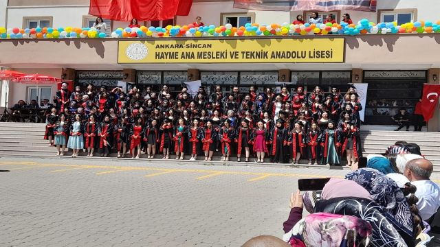 Gençlerbirliği yöneticileri Hayme Ana Mesleki ve Teknik Anadolu Lisesi’nin mezuniyet törenine katıldı