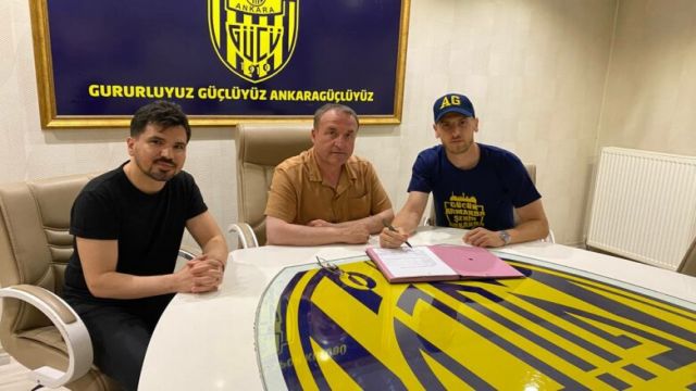 Ankaragücü, stoper Uros Radakoviç'i resmen açıkladı