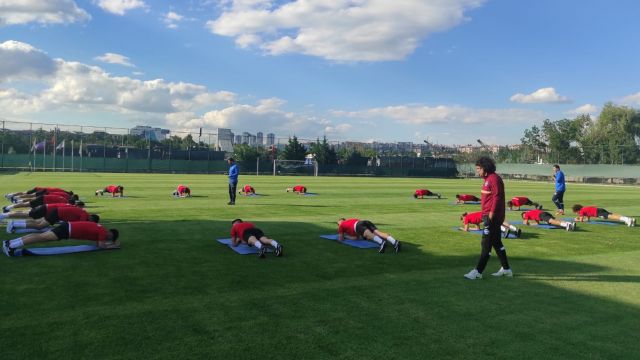 Ankara Demirspor transferde imzaları attırıyor