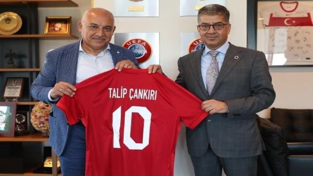 Başkan Talip Çankırı, Mehmet Büyükekşi'yi ziyaret etti...