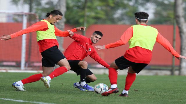 Gençler U-19 takımıyla hazırlık maçı oynadı