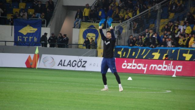 Ankaragücü taraftarları Altay Bayındır'ı alkışladı !