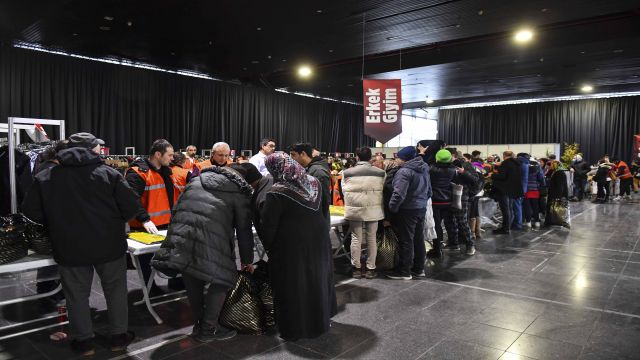 Başkent'ten haber | ANFA Altınpark Giyim Mağazası, iki günde yaklaşık 10 bin afetzedeye destek oldu