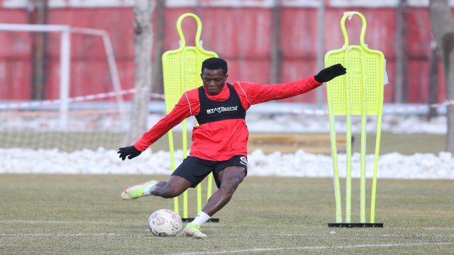 Gençlerbirliği’nin yeni transferi Bangoura takımla çalıştı...