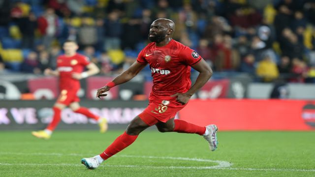 Gençlerbirliği’nde Doukara ve Bangoura’ya milli davet