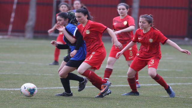 İlk resmi maçına çıkan Gençlerbirliği Kadın Futbol Takımı farkını gösterdi