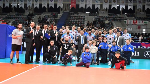 Halkbank lider bitirdi