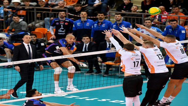 Halkbank yarı finalde kaldı