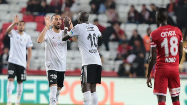 Beşiktaş yukarıda, Antalyaspor aşağıda potaya girdi