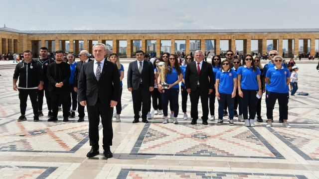 Şampiyonluk kupası Anıtkabir'de!