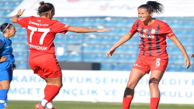 FOMGET güle oynaya kazanıyor 4-0