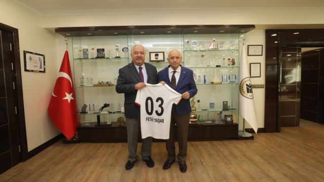 Niyazi Akdaş, Fethi Yaşar’ı ziyaret etti...