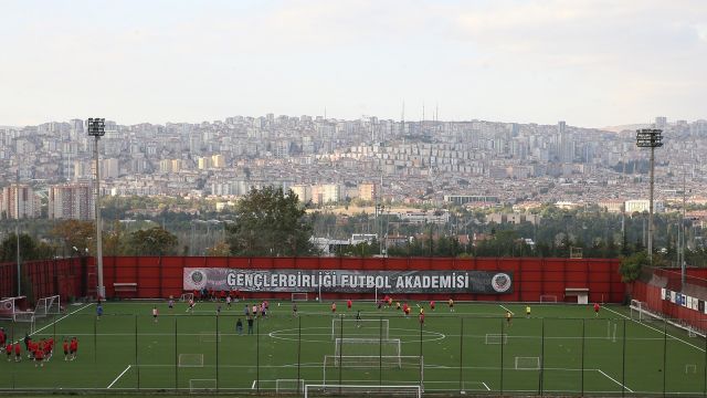 Gençlerbirliği’nden “FIFA Quality Pro ” belgeli halı saha