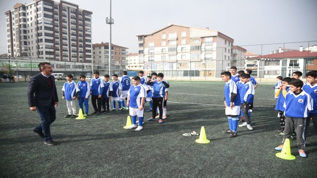 Altındağ'da ücretsiz futbol kursları