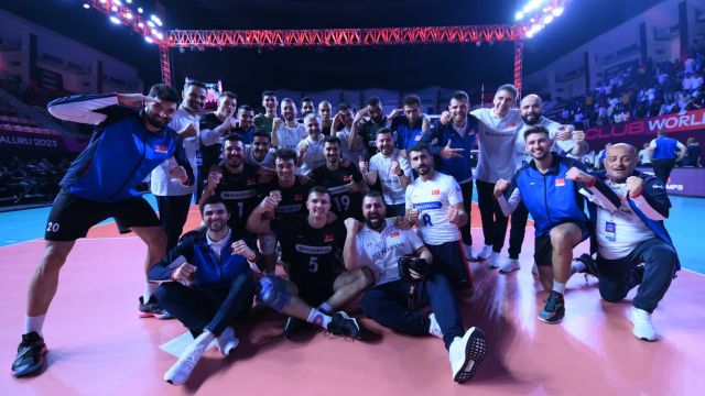 Bravo Halkbank ! Halk’ın Efeleri yarı finalde