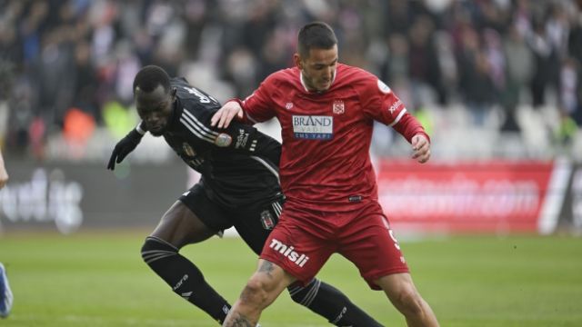 Beşiktaş deplasmanda EMS Yapı Sivasspor'a 1-0 mağlup oldu