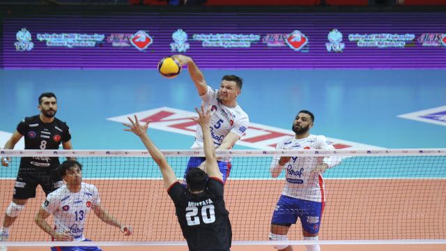 Lider Halkbank’tan net galibiyet