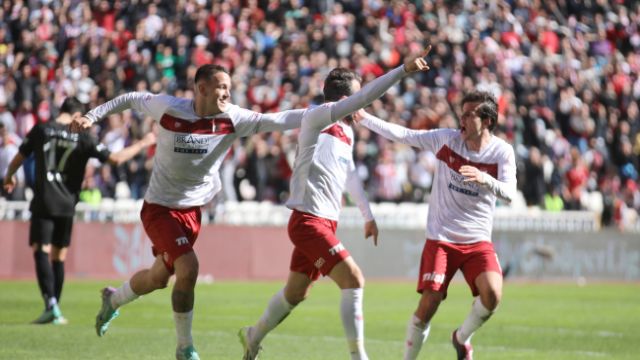 EMS Yapı Sivasspor 4 - Siltaş Yapı Pendikspor 1