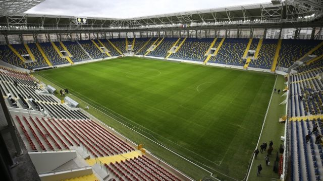 Eryaman Stadı'nın zemininin "gübre" yüzünden bozulduğu iddia edildi