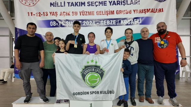 Yüzme de Türkiye şampiyonu Ankara'dan çıktı