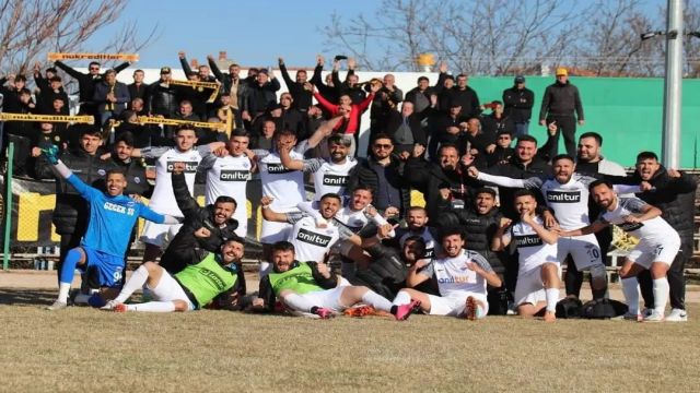 1926 Polatlı Belediyespor, Eskişehirspor'un önünden adım şampiyonluğa koşuyor