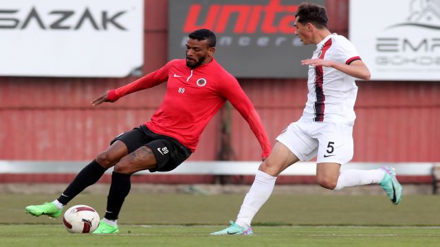 Gençlerbirliği A Takım’ı, U-19 takımıyla hazırlandı