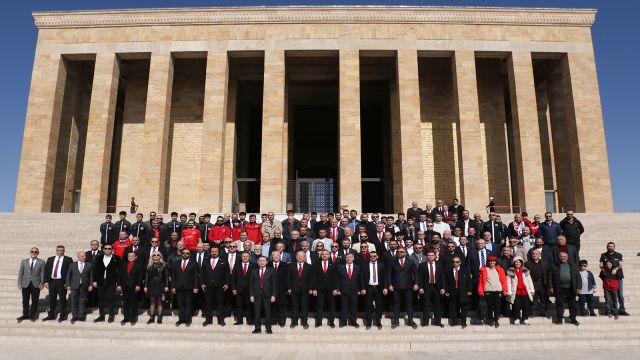 Gençlerbirliği Anıtkabir’i ziyaret etti