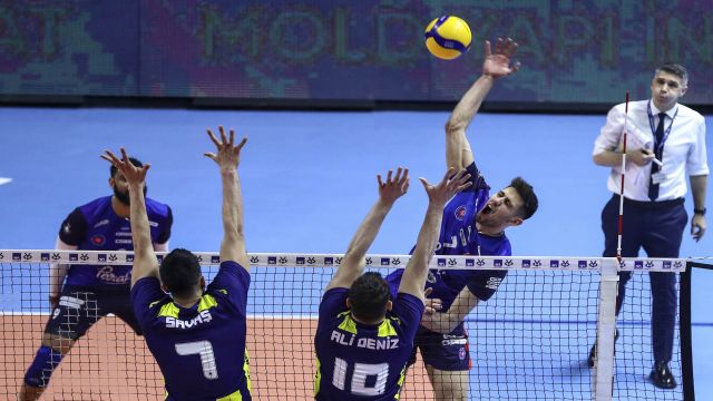 Halkbank finalde