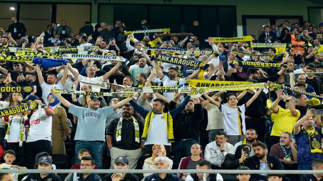 Ankaragücü taraftarı tribünleri doldurdu