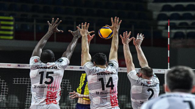 Fenerbahçe - Ziraat Bankkart play off yarı final 1.maçta kaybeden Ziraat!