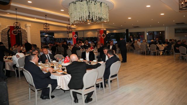 Gençlerbirliği yönetimi, basın mensuplarıyla iftarda buluştu