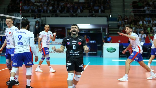 Halkbank, voleybolda 10'uncu şampiyonluğunu kazandı.