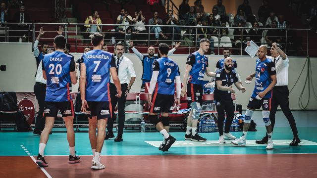 Şampiyonluğa koşuyor! Finalde Halkbank 2-0 öne geçti