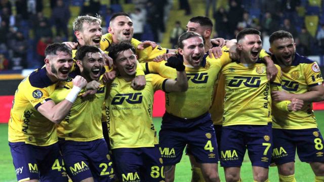 Bu camiaya bir galibiyet borcunuz var!