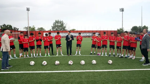 Gençlerbirliği Spor Lisesi ilk kupasını kazandı.
