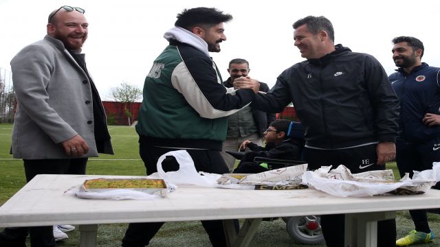Gençlerbirliği taraftarlarından tatlı jesti.