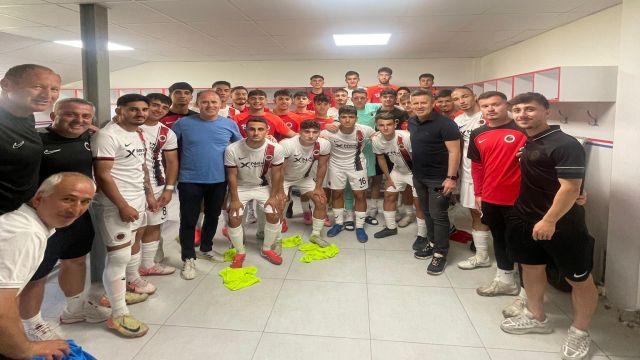Hüseyin Eroğlu’ndan U19 Takımına moral ziyareti