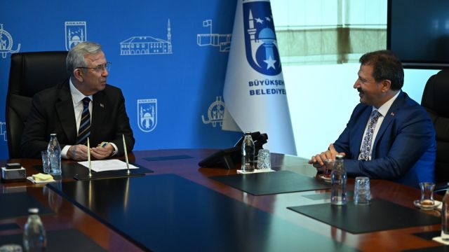 Ankaragücü Onursal Başkanı Mehmet Yiğiner, Mansur Yavaş'ı ziyaret etti