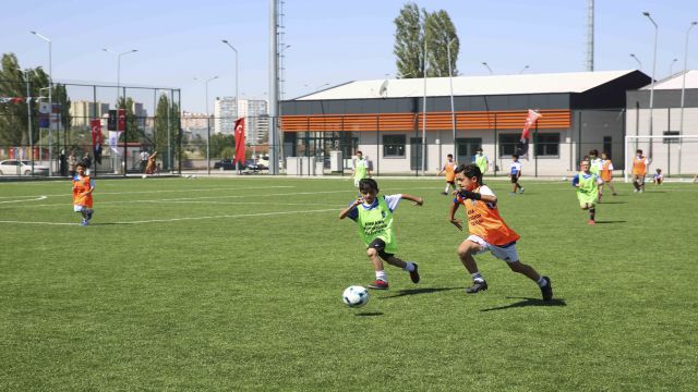 ABB'den ücretsiz yaz futbol kursları başladı