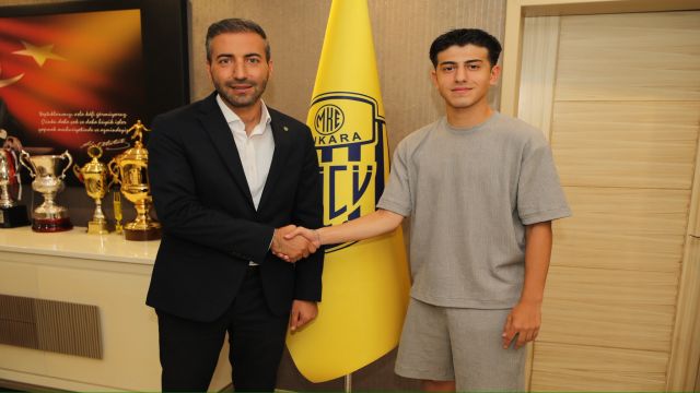 Batuhan Gürsoy ile profosyonel sözleşme imzalandı