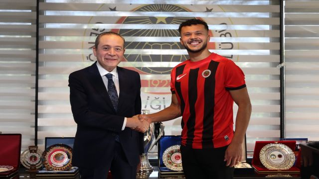 Gençlerbirliği savunmasına Samba'cı geldi!