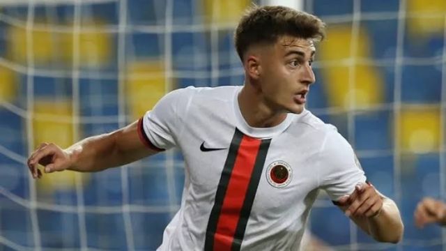 Gençler'de Arda Tuzcu ile 3 yıllık yeni sözleşme!