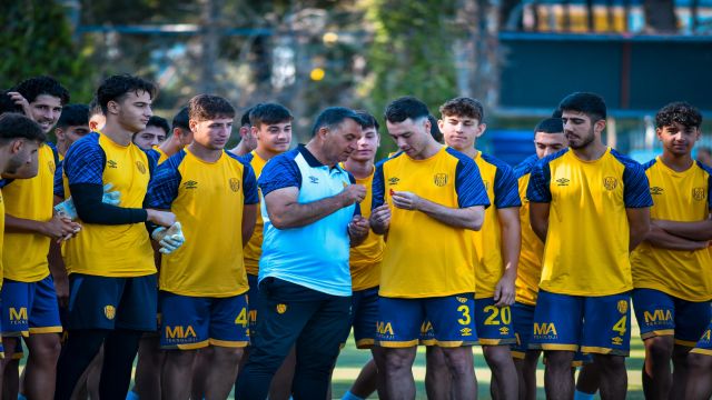 Kaplan'dan Halil İbrahim Pehlivan'a jest