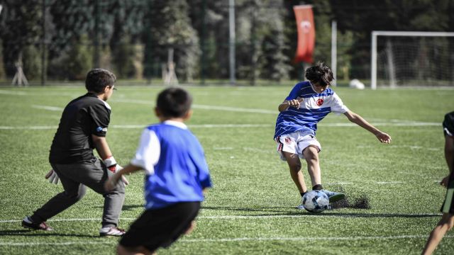 Ankara Büyükşehir Belediyesi’nin ücretsiz futbol yaz kursu