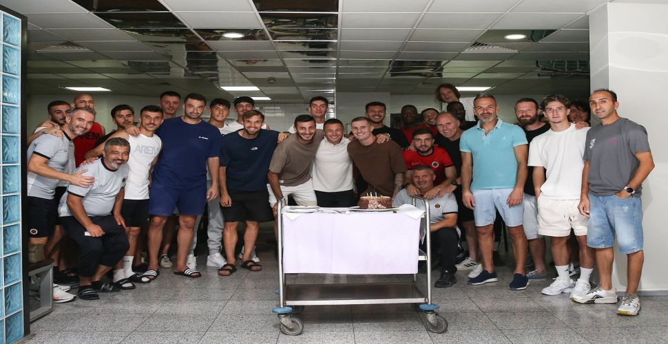 Leo Gaucho’ya sürpriz kutlama...