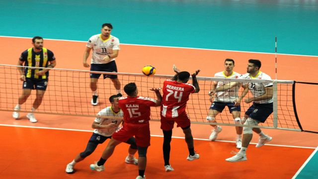 Cumhuriyet Kupası finalistleri Ziraat Bankkart ve Fenerbahçe Medicana