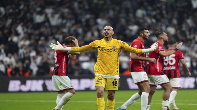 Erhan Erentürk son dakikada galibiyeti getirdi!