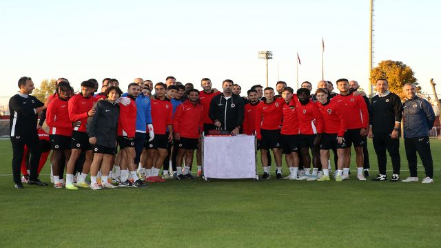 Volkan Demirel’e doğum günü kutlaması yapıldı