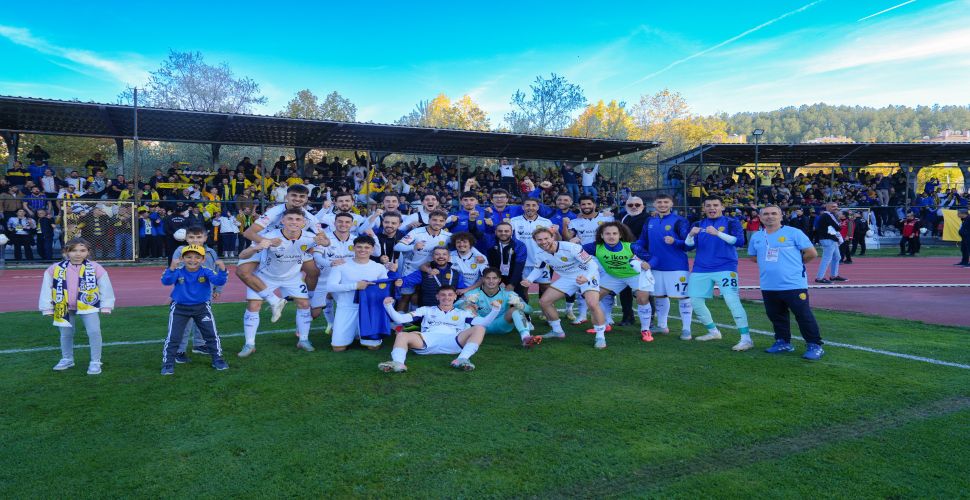 Ankaragücü galibiyet coşkusunu taraftarla kutlandı. Recep Karatepe taraftara teşekkür etti