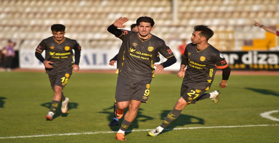 Ankaragücü'nün genç santrforu Atakan Güner formuyla alkışlanıyor...